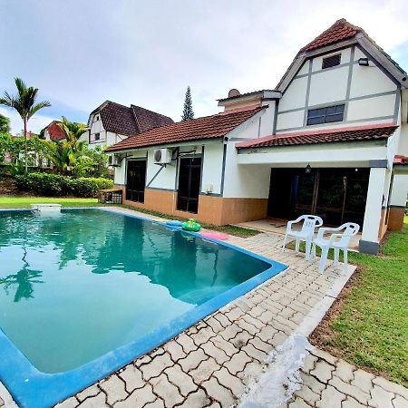 Melaka Afamosa Villa With Private Pool For 10 Pax อะลอร์กาจะห์ ภายนอก รูปภาพ