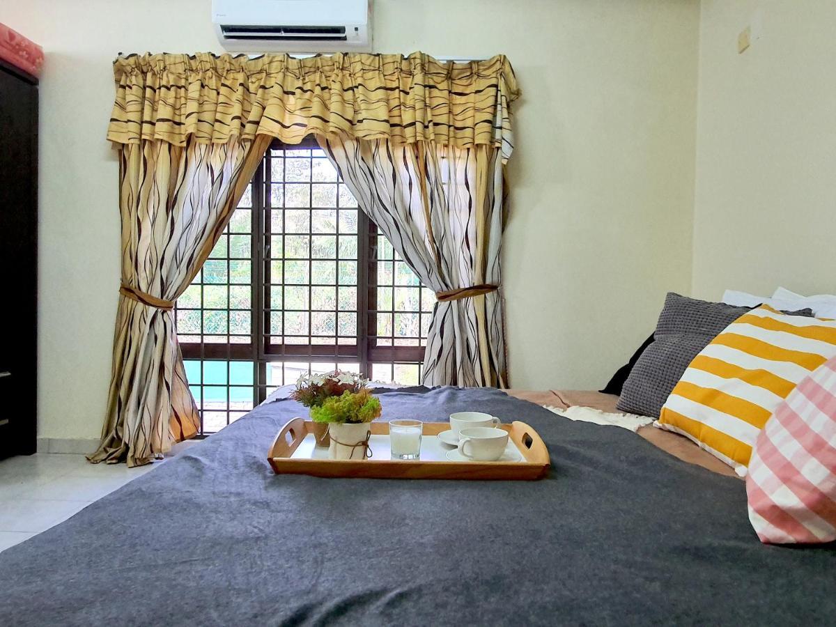 Melaka Afamosa Villa With Private Pool For 10 Pax อะลอร์กาจะห์ ภายนอก รูปภาพ