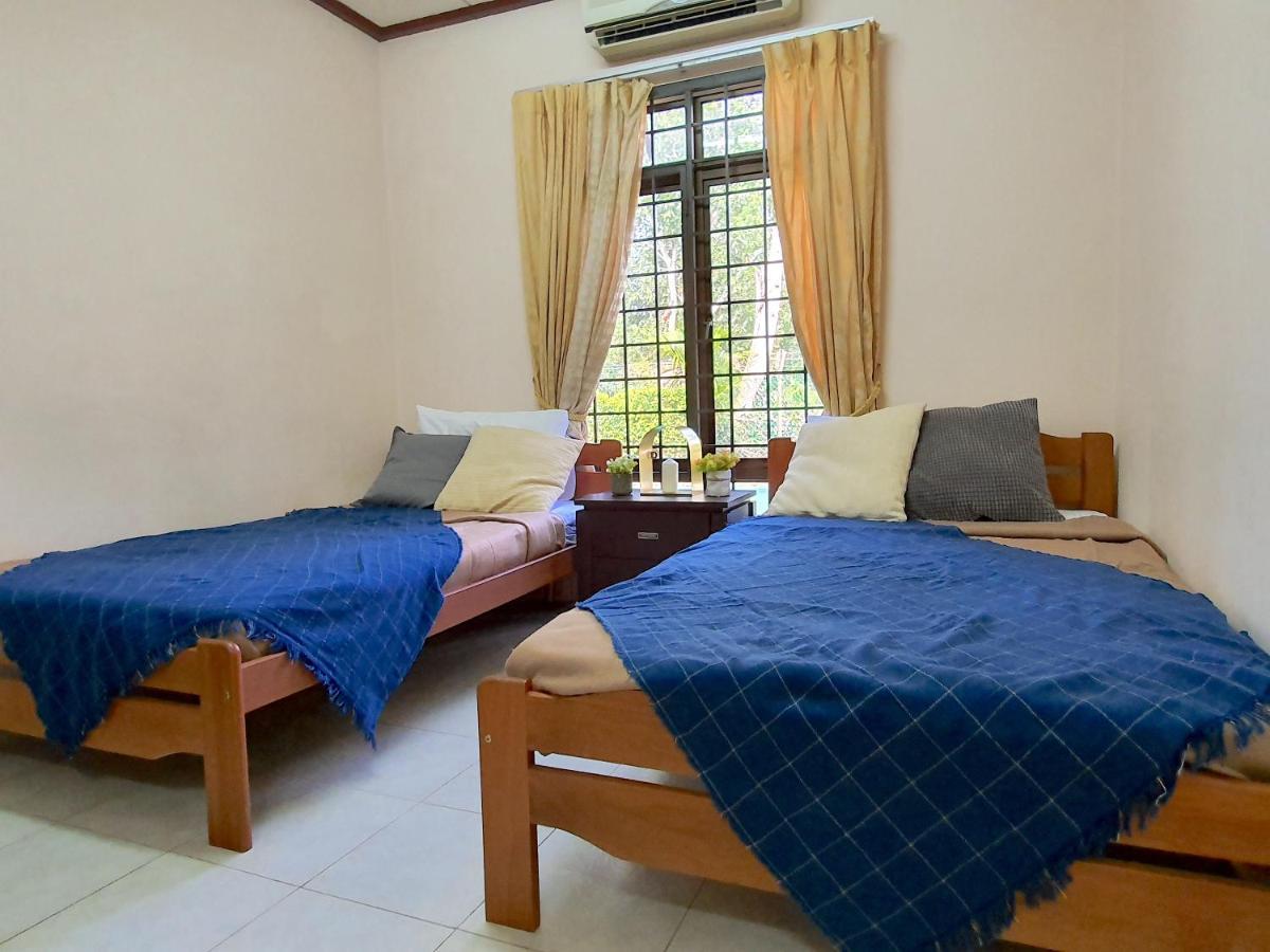 Melaka Afamosa Villa With Private Pool For 10 Pax อะลอร์กาจะห์ ภายนอก รูปภาพ