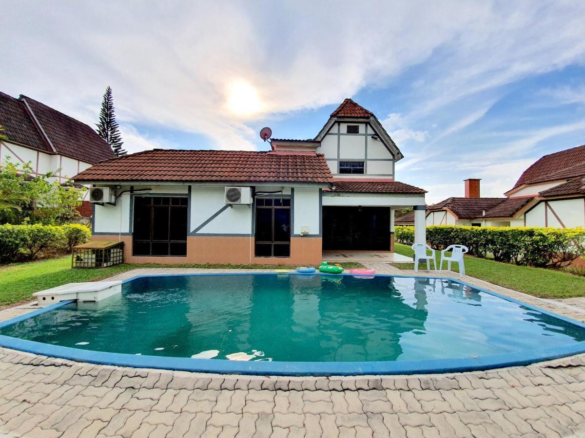 Melaka Afamosa Villa With Private Pool For 10 Pax อะลอร์กาจะห์ ภายนอก รูปภาพ