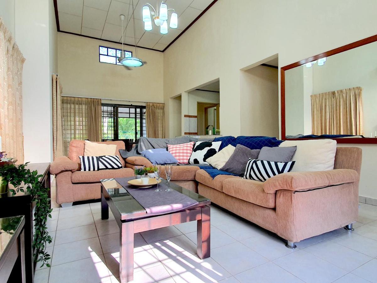 Melaka Afamosa Villa With Private Pool For 10 Pax อะลอร์กาจะห์ ภายนอก รูปภาพ