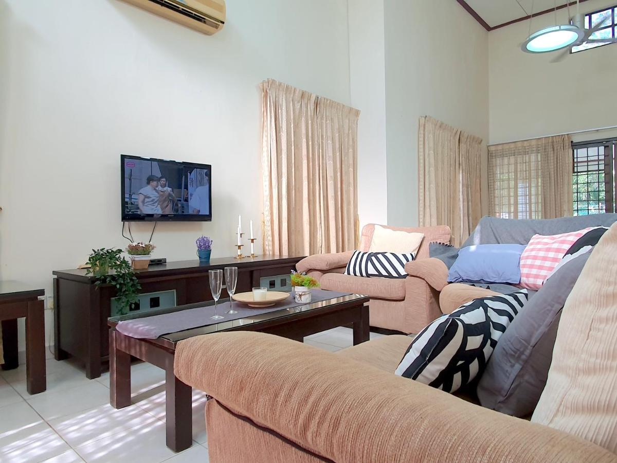 Melaka Afamosa Villa With Private Pool For 10 Pax อะลอร์กาจะห์ ภายนอก รูปภาพ
