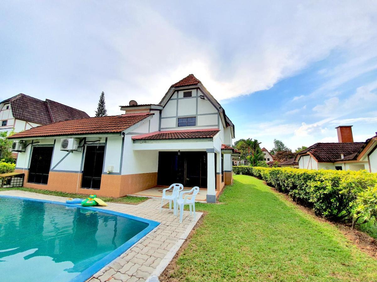 Melaka Afamosa Villa With Private Pool For 10 Pax อะลอร์กาจะห์ ภายนอก รูปภาพ